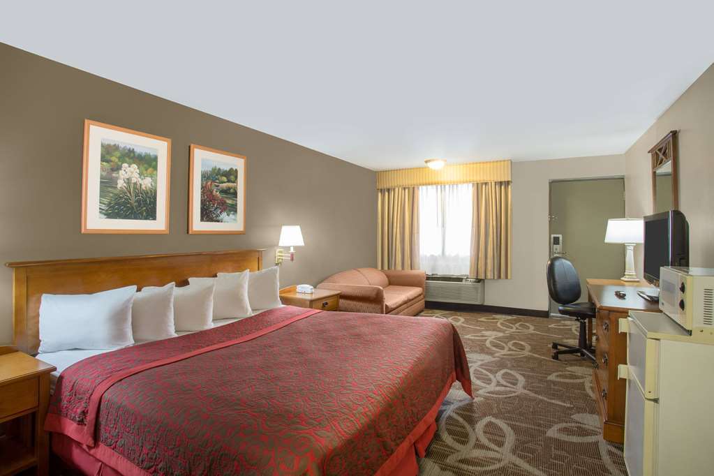 Days Inn By Wyndham Provo Room photo